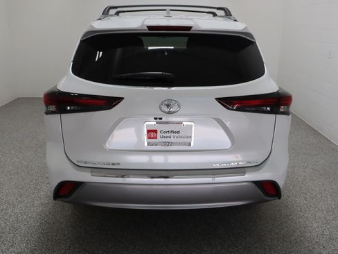 Certified 2026 Toyota Highlander Platinum AWD/4WD image 8
