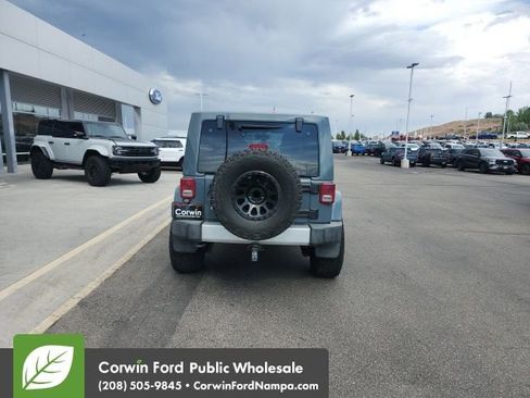 Used 2014 Jeep Wrangler Unlimited Sahara w/ Dual Top Group AWD/4WD image 8
