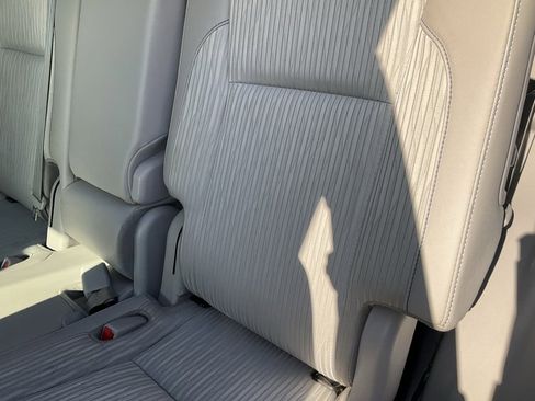 Used 2018 Toyota Highlander Plus image 30