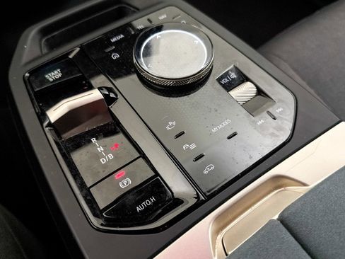 Used 2022 BMW iX xDrive50 w/ Premium Package image 10
