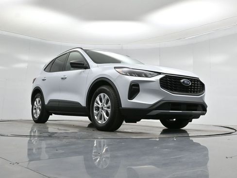 Certified 2025 Ford Escape Active image 46