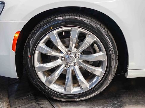 Used 2019 Chrysler 300 Limited image 9