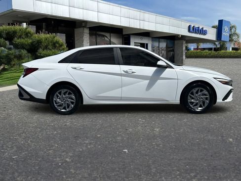 Used 2025 Hyundai Elantra Hybrid FWD image 10