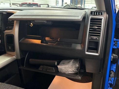 Used 2018 RAM 1500 SLT AWD/4WD image 29