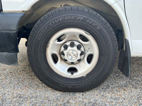 Used 2019 Chevrolet Express 3500 Extended w/ Driver Convenience Package image 10