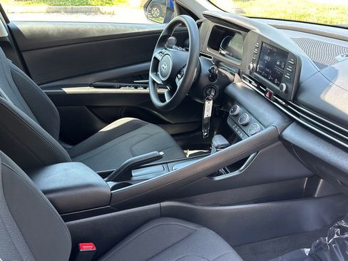 Used 2024 Hyundai Elantra SE FWD image 10