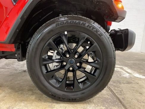 Used 2025 Jeep Wrangler Unlimited Sahara w/ Safety Group image 28