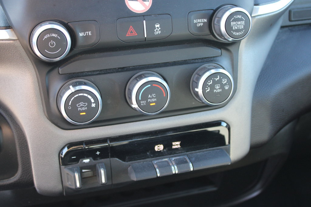 Used 2024 RAM 3500 Big Horn AWD/4WD image 20