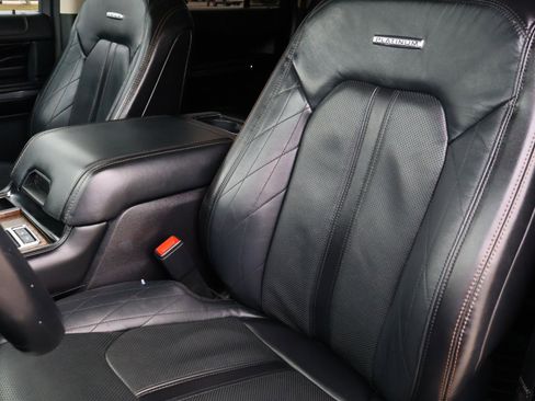 Used 2019 Ford Expedition Max Platinum image 16