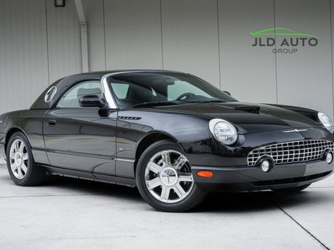 Used 2004 Ford Thunderbird Premium image 3