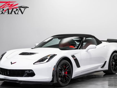 Used 2015 Chevrolet Corvette Z06 w/ 3LZ Preferred Equipment Group RWD image 9