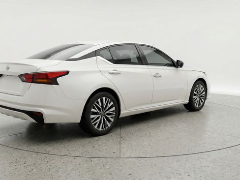 Used 2025 Nissan Altima 2.5 SV image 9