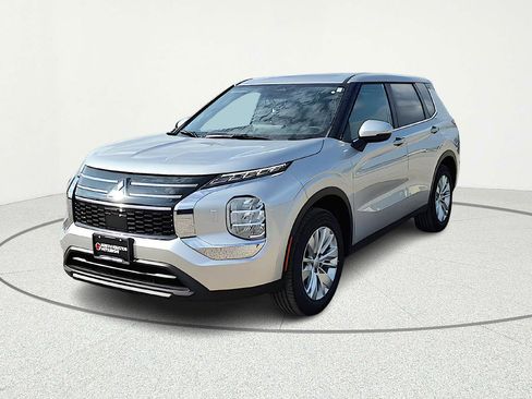 New 2026 Mitsubishi Outlander ES image 1
