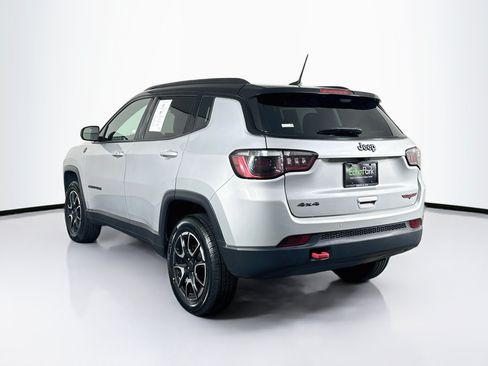 Used 2025 Jeep Compass Trailhawk AWD/4WD image 5