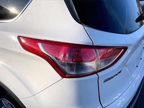 Used 2015 Ford Escape SE image 28