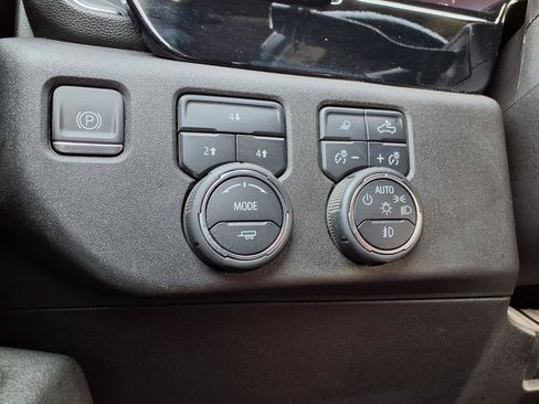 Used 2024 Chevrolet Silverado 2500 LT AWD/4WD image 17
