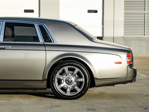 Used 2014 Rolls-Royce Phantom Sedan image 7