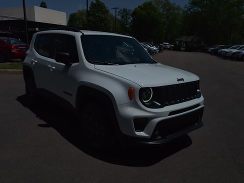 Used 2021 Jeep Renegade Latitude w/ Luxury Group II AWD/4WD image 2
