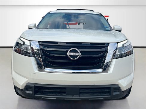 Used 2022 Nissan Pathfinder SV w/ SV Premium Package image 2