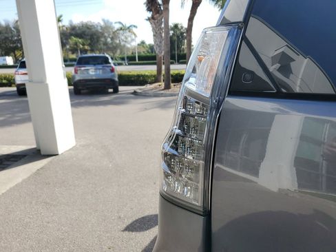 Used 2023 Lexus GX 460 Premium w/ Premium Package image 27