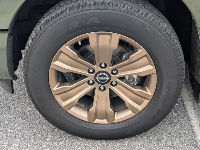 Used 2024 Nissan Titan SV w/ SV Bronze Edition Package AWD/4WD image 11