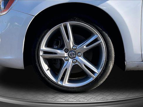 Used 2016 Volvo V60 T5 Premier w/ Technology Package image 9