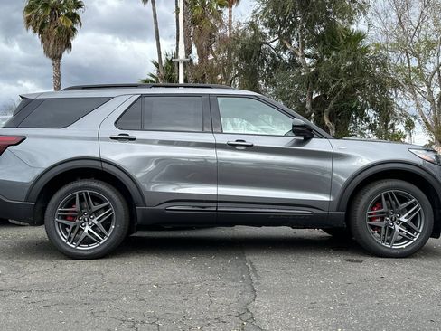 New 2026 Ford Explorer ST-Line w/ ST-Line Street Pack AWD/4WD image 4
