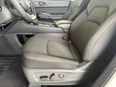 Used 2025 Nissan Pathfinder SV AWD/4WD image 4