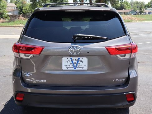 Used 2018 Toyota Highlander Plus AWD/4WD image 6