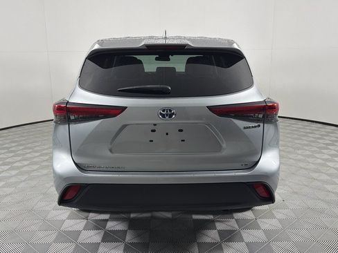 Used 2020 Toyota Highlander LE AWD/4WD image 6