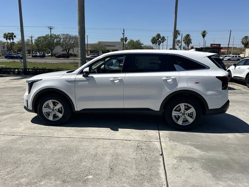 New 2026 Kia Sorento LX FWD image 9
