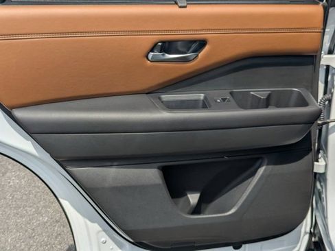Used 2025 Nissan Pathfinder Platinum w/ Cargo Package AWD/4WD image 19