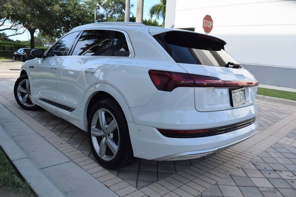 Used 2019 Audi e-tron Prestige w/ Prestige Package AWD/4WD image 5