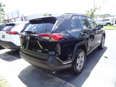 Used 2025 Toyota RAV4 XLE FWD image 10