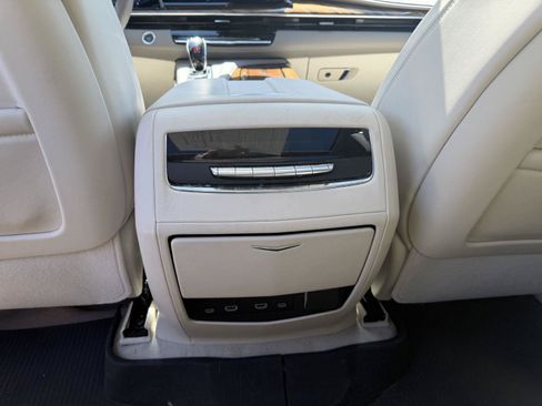Used 2024 Cadillac Escalade ESV Sport Platinum w/ LPO, ONYX Package AWD/4WD image 17