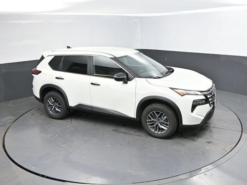 Used 2024 Nissan Rogue S AWD/4WD image 26