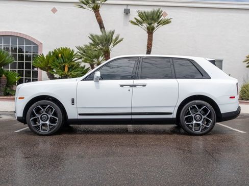 Used 2022 Rolls-Royce Cullinan Black Badge w/ Dark Exterior Package AWD/4WD image 3