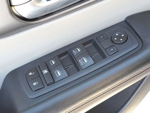 Used 2020 Chrysler Pacifica Touring-L image 28