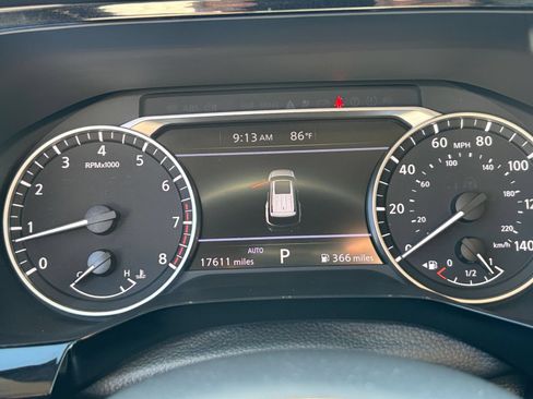 Used 2025 Nissan Pathfinder SV AWD/4WD image 43