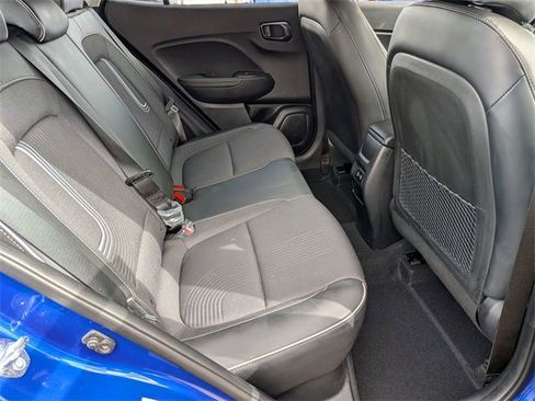 Used 2025 Hyundai Venue Limited image 31
