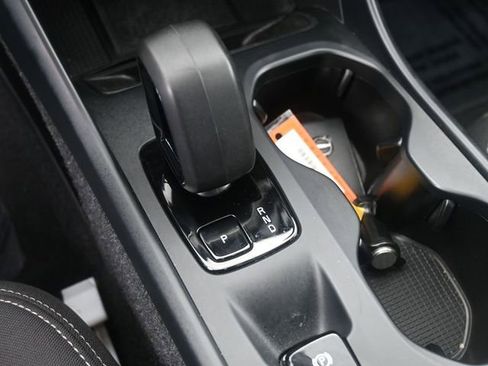 Used 2024 Volvo XC40 B5 Core image 22