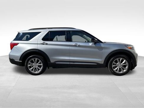 Used 2024 Ford Explorer XLT w/ Equipment Group 202A AWD/4WD image 6