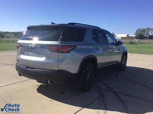 Used 2023 Chevrolet Traverse RS image 3