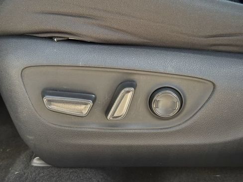 Used 2025 Toyota RAV4 XLE FWD image 27