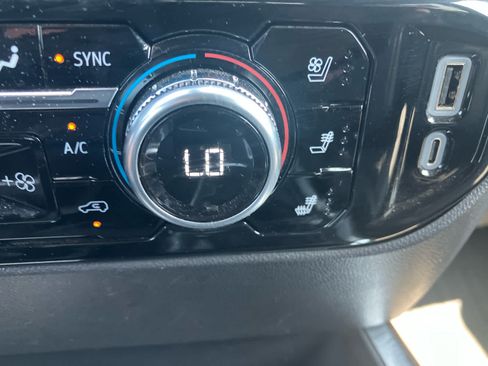Used 2024 GMC Sierra 1500 SLT w/ SLT Premium Plus Package AWD/4WD image 34