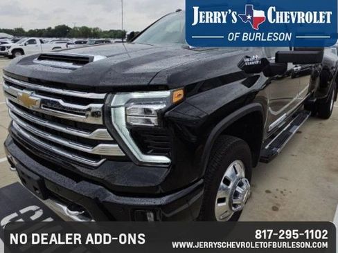 Used 2026 Chevrolet Silverado 3500 High Country w/ High Country Premium Package AWD/4WD image 4