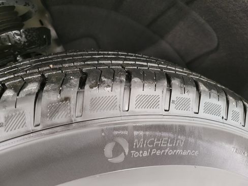 Used 2025 Chevrolet Equinox LT w/ Safety and Technology Package image 4