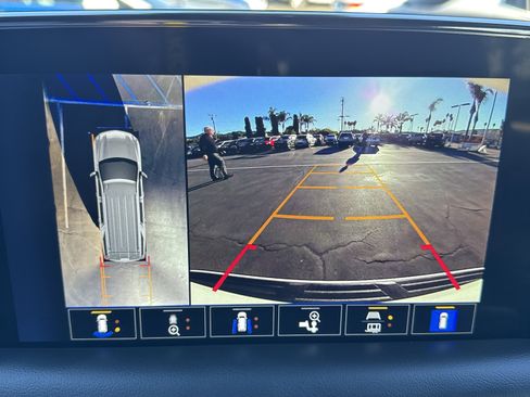 Used 2024 Chevrolet Suburban High Country image 34