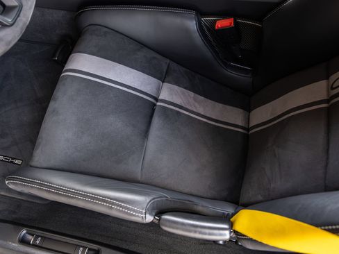 Certified 2018 Porsche 911 GT3 RWD image 32