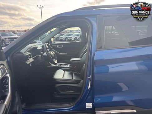 Used 2023 Ford Explorer XLT w/ Equipment Group 202A AWD/4WD image 15
